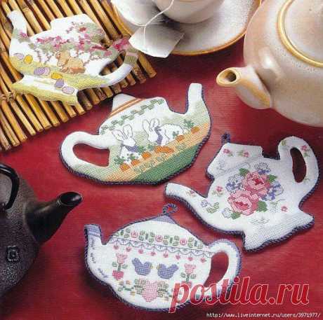 Вышитые чайнички.