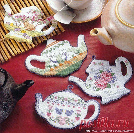 Вышитые чайнички.
