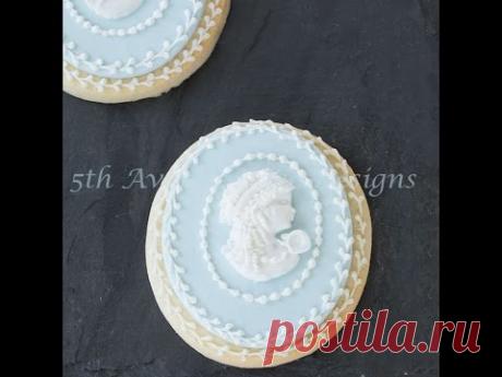 Pressure Piping Cameo on a Sugar Cookie