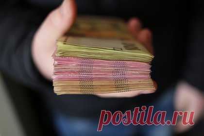 На Украине заявили об уходе множества коррупционеров от ответственности. Множеству чиновников, уличенных в участии в коррупционных схемах, удается уйти от ответственности из-за недостатков судебно-правовой системы. Об этом заявил глава НАПК Украины Александр Новиков. Он уверен, что неотвратимость ответственности за коррупцию на Украине зависит от органа, который проводит проверку.