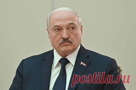 Лукашенко подписал закон «О геноциде белорусского народа». Президент Белоруссии Александр Лукашенко подписал закон «О геноциде белорусского народа», предусматривающий уголовную ответственность за отрицание массового истребления белорусов в годы Великой Отечественной войны. Под народом понимаются все советские граждане, проживавшие в БССР в военный и послевоенный периоды.