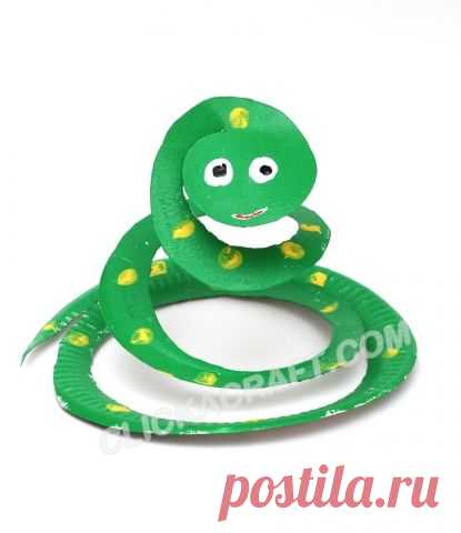 Paper Plate Snake Craft - Art ideas for Kids with Paper Plates Use with Verdi by Janell Cannon / Crictor by Tomi Ungerer | farfadets scouts