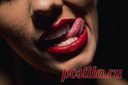 Женщина заманила мужчину домой, напоила чистящим средством и изнасиловала. 25-летняя жительница Великобритании познакомилась с мужчиной в интернете и после пары встреч заманила его к себе домой. Там с двумя сообщниками она ограбила его и подвергла насилию. В течение нескольких часов жертву пинали, избивали табуреткой и поили чистящим средством.