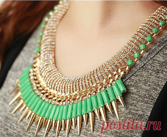 Колье с шипами