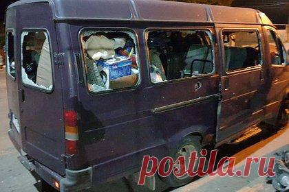 Сотрудники телерадиокомпании погибли при обстреле в Херсоне. Двое сотрудников телерадиокомпании Херсонской области «Таврия» погибли при ракетном обстреле в Херсоне. Об этом в пятницу, 21 октября, сообщила заместитель губернатора региона Екатерина Губарева. Она также опубликовала фото автомобиля телерадиокомпании, поврежденного в результате атаки.