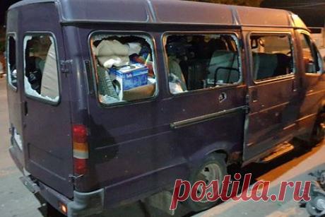 Сотрудники телерадиокомпании погибли при обстреле в Херсоне. Двое сотрудников телерадиокомпании Херсонской области «Таврия» погибли при ракетном обстреле в Херсоне. Об этом в пятницу, 21 октября, сообщила заместитель губернатора региона Екатерина Губарева. Она также опубликовала фото автомобиля телерадиокомпании, поврежденного в результате атаки.