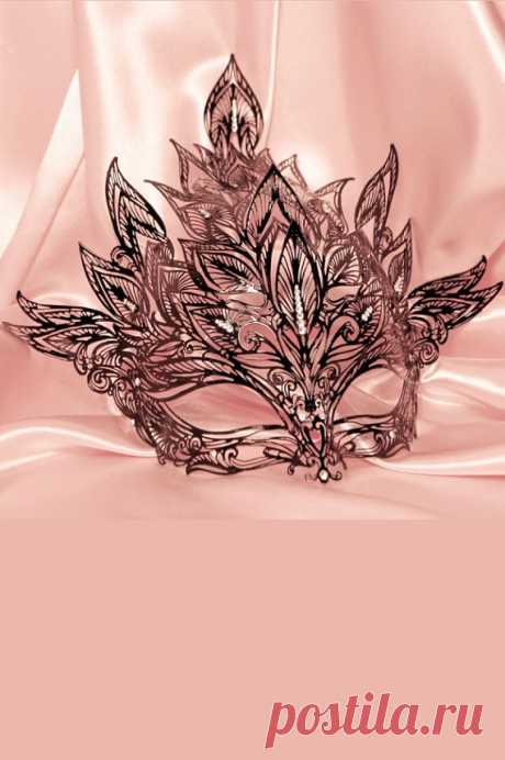 Venetian Mask Flora Flora  Flora authentic venetian mask with the finest metal filigree, decorated with Swarovski stones and completed with thin satin ribbons ready to wear. Manifactured in Venice by the famous venetian masters. Each is made with certified materials, repecting the European Union