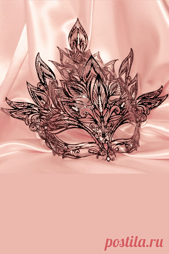 Venetian Mask Flora Flora  Flora authentic venetian mask with the finest metal filigree, decorated with Swarovski stones and completed with thin satin ribbons ready to wear. Manifactured in Venice by the famous venetian masters. Each is made with certified materials, repecting the European Union