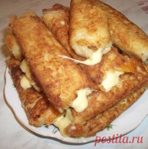 .Хрустящая корочка, картофель и мягкий сыр внутри. Вкусно)
.
Ингредиенты:
●5 средних варёных картофелин
●2 яйца
●100 г панировочных сухарей ●100 г твёрдого сыра ●растительное масло (для жарки)
●чёрный молотый перец, соль
.
Приготовление:
Картофель почистить, отварить, натереть на мелкой терке. Посолить, поперчить (можно добавить любимые специи, я добавила только черный перец).
Сыр нарезать 