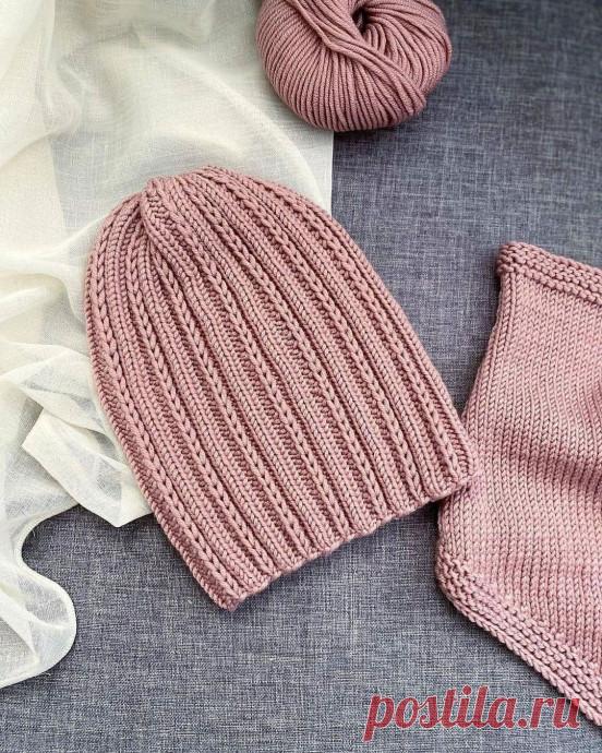 Шапочка спицами ОГ 54-56смПряжа 100% меринос 90м/50гр у меня BBB FullРасход 90грСпицы №4Раппорт 7петельНачало вязания:* Набираем 98п + 1п соединяем в круг (листайте карусель )* 1ряд - 2лиц.п., 2изн.п., 1лиц.п., 2изн.п. (Повторить до конца ряда)* 2ряд - 2лиц.п., 2изн.п., 1 петлю снять с накидом, 2изн.п....