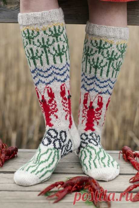 Rapujuhlat-villasukat Novita Nalle ja Muumitalo | Novita knits
