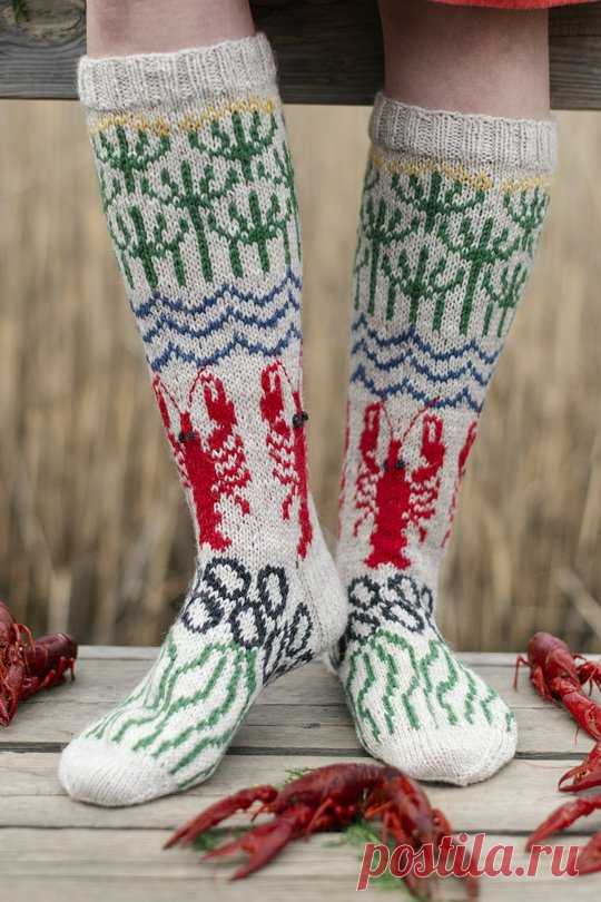 Rapujuhlat-villasukat Novita Nalle ja Muumitalo | Novita knits