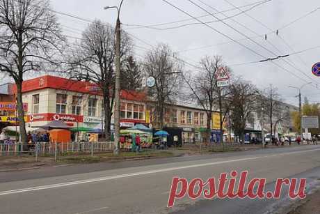 В Чернигове дерусифицировали 21 улицу и три переулка. Городской совет Чернигова переименовал 21 улицу и три переулка из-за связи топонимов с Россией и СССР. Местные власти заявили о продолжении дерусификации города на сайте Черниговской городской рады. В пресс-релизе уточнили, что с 2022 года в городе переименовали более 70 топонимов.