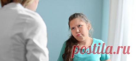 Я у мамы пирожочек: 7 причин, когда родители способствуют лишнему весу детей. Каждый родитель радуется, если его ребенок не малоежка: кушай, золотце, за маму, за папу, расти большим! Но вряд ли мы, взрослые, хотим, чтобы нашим детям и внукам доктор ставил диагноз «ожирение». Всемирная организация здравоохранения резонно указывает, что проблема лишнего веса у подрастающего поколения имеет корни в семье – в особенностях питания и образа жизни всех ее членов. Какие же привычки и требования…