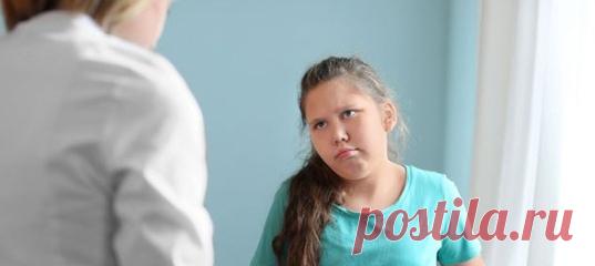 Я у мамы пирожочек: 7 причин, когда родители способствуют лишнему весу детей. Каждый родитель радуется, если его ребенок не малоежка: кушай, золотце, за маму, за папу, расти большим! Но вряд ли мы, взрослые, хотим, чтобы нашим детям и внукам доктор ставил диагноз «ожирение». Всемирная организация здравоохранения резонно указывает, что проблема лишнего веса у подрастающего поколения имеет корни в семье – в особенностях питания и образа жизни всех ее членов. Какие же привычки и требования…