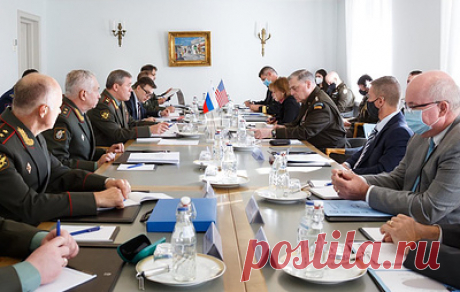 Начальники Генштабов РФ и США обсудили на встрече в Финляндии риски военной деятельности. Встреча прошла на территории резиденции правительства в городе Вантаа