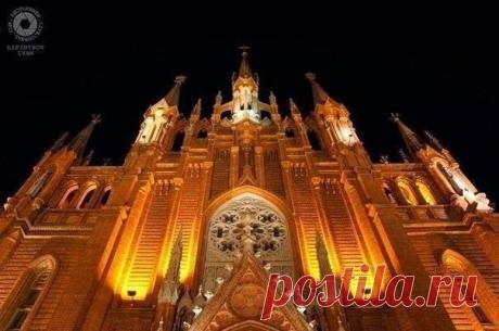 Собор Непорочного Зачатия Пресвятой Девы Марии
Самый большой католический собор в России.