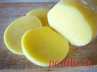 Готовим сегодня -свой домашний сыр. Не хуже импортного!
Сохраните  себе в копилку !
Домашние сыры - 6 рецептов приготовления. 
Ароматный домашний сыр 
Ингредиенты:
1л кефира
1л молока
6 яиц
4 ч. ложки соли (или по вкусу)
1/3 ч. ложки красного острого перца
щепотка тмина
1 зубчик чеснока
небольшой пучок разной зелени: укроп, кинза, зелёный лук
Приготовление:
1. В кастрюлю вылить молоко и кефир, поставить на плиту. Не доводя до кипения, влить тонкой струйкой в горячую молочно-кефирную смесь слег