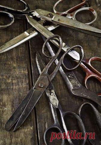 5 способов заточки ножниц в домашних условиях 
Портновские ножницы при частом использовании затупляются довольно быстро. Особенно это случается тогда, когда вы кроите материал с паетками и напылением или режете бумагу ножницами для ткани. В любом…