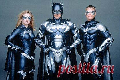 Джордж Клуни снова пожалел о своем участии в съемках «Бэтмена». Американский актер Джордж Клуни снова пожалел о своем участии в картине «Бэтмен и Робин» режиссера Джоэла Шумахера. «Я снялся лишь в одном супергеройском фильме и так облажался, что меня до сих пор не подпускают к подобным проектам», — сказал артист, добавив, что ему «физически больно» пересматривать ленту.