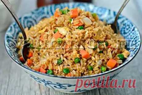 Рецепт жареного риса с овощами и яйцом