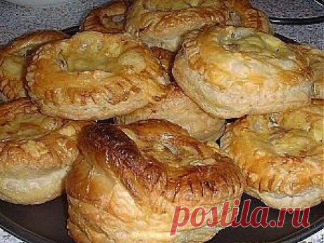 Пирожки из слоёного теста..