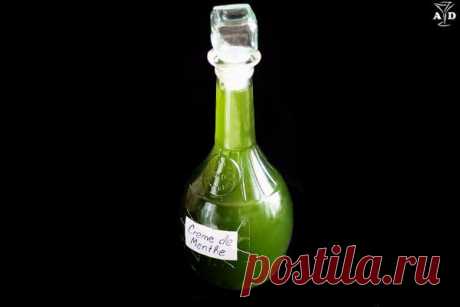 Рецепт приготовления мятного ликёра Creme de Menthe (спирт: 25 %, сахар: 35%), который используется в приготовлении таких известных коктейлей, как Grasshopper (Кузнечик) и Stinger (Стингер).