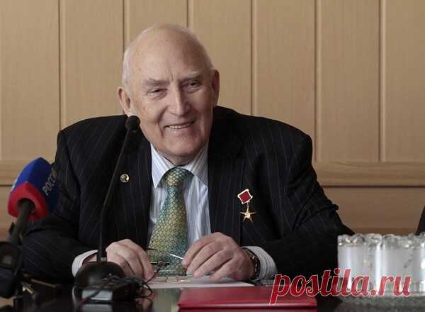 Стечкин. Его оружие уважали советские военные, агенты КГБ и афганские моджахеды / Назад в СССР / Back in USSR