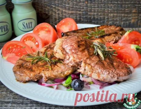 Говяжий стейк с маринованным красным луком – кулинарный рецепт