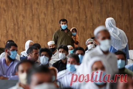 Антрополог назвал истинные причины миграционного кризиса в Европе. Европейский миграционный кризис, начавшийся в 2015 году, был в том числе связан с тем, что годом ранее США и их союзники решили вывести часть своих сил из Афганистана и тем самым запустили в стране масштабный кризис на рынке труда. Так считает антрополог Алессандро Монсутти.