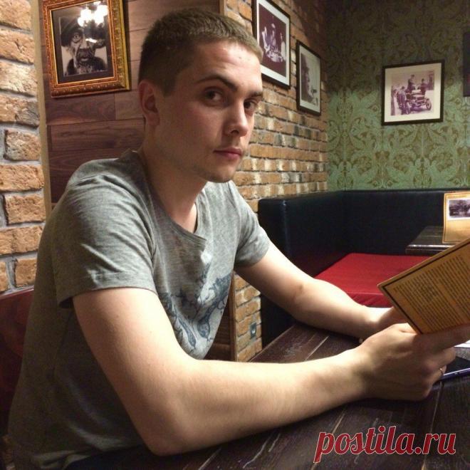 Моему сыну Артёму сегодня 25лет!!!
Я скажу тебе, сын мой любимый, Мой родной, мой дорогой,Ты мой милый и самый красивый,Умный, добрый, хороший, родной. На столетии первая веха –Четверть века ещё не года.Будь достойным всегда человеком!Будь мужчиной везде и всегда! Будь, как прежде, душою красивый,Сильный, честный будь и простой,И счастливый будь, и любимый,И на месте в делах не стой. Пусть тебя обойдут стороноюЗло и зависть, ложь и обида.Пусть удача будет с тобою,Чтоб побо...