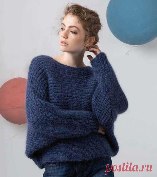 Джемпер оверсайз спицами с рукавами летучая мышь 

Размеры : S – М (L – XL). 
Охват груди: около 108 (120) см. 
Длина: 56 (58) см. 

Вам потребуется: 350 (400) грамм синей (953.0010) пряжи LANGYARNS MOHAIR TREND, состоящей из суперкид мохера и шелка; спицы № 4,5 и 5. 

Узор I, спицы № 5, полупатентный (нечетное количество петель): 
Ряд 1 (лицевая сторона): 1 кромочная, *1 изнаночная, 1 лицевая*, повторять от * до *, закончить 1 изнаночной, 1 кромочной. 
Ряды 2 + 4 (изнаноч...