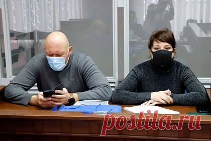 Суд в Киеве отменил домашний арест одному из командиров «Беркута». Святошинский районный суд Киева отменил домашний арест бывшему командиру львовского «Беркута» Ростиславу Пацеляку. Ему назначили меру пресечения в виде личного обязательства. Пацеляк обвиняется в превышении служебных полномочий, препятствовании профессиональной деятельности журналистов и проведению мирных собраний.