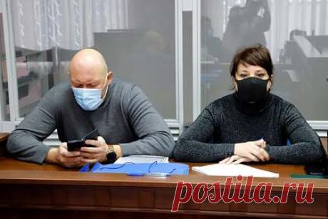 Суд в Киеве отменил домашний арест одному из командиров «Беркута». Святошинский районный суд Киева отменил домашний арест бывшему командиру львовского «Беркута» Ростиславу Пацеляку. Ему назначили меру пресечения в виде личного обязательства. Пацеляк обвиняется в превышении служебных полномочий, препятствовании профессиональной деятельности журналистов и проведению мирных собраний.