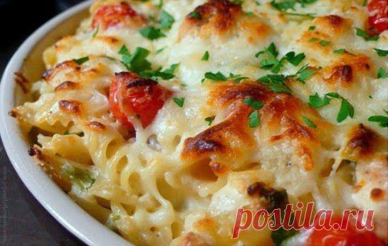 Паста с курицей, сыром и шпинатом.