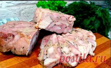 Готовьте сразу 2 порции. Супер ВКУСНЯТИНА из Курицы! Лучшая ВЕТЧИНА за Копейки Лучшее угощение к празднику! Ингредиенты: куриная четверть — 5 шт. куриная грудка — 1 шт. соль — 2 ч.л. перец — по вкусу приправа к курице — 1 ч.л. травы итальянские — 1 ч.л. чеснок — 3 зубка