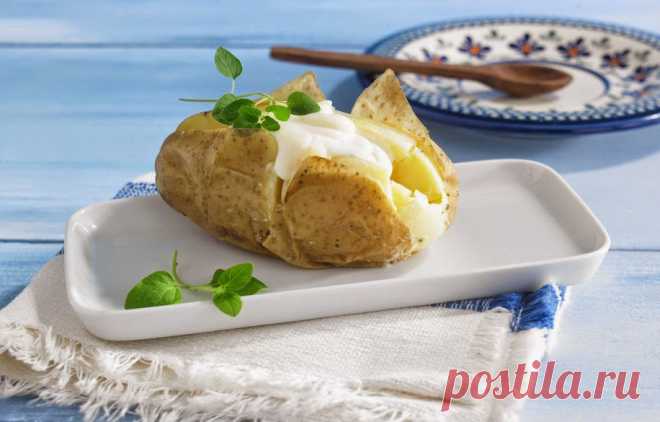 Картофель с сыром Камамбер
Простой рецепт приготовления вкусного картофеля в духовке с сыром камамбер.