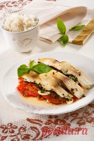 Рыбное филе с помидорами и чесноком – это невероятно ароматно и очень вкусно