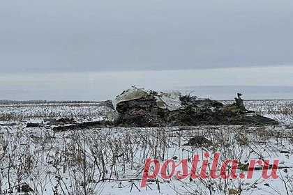 На месте крушения российского самолета с украинскими пленными нашли черные ящики. На месте крушения военно-транспортного самолета Ил-76 Минобороны России в Белгородской области найдены бортовые самописцы. Черные ящики направлены на расшифровку. Также следователи обнаружили на месте ЧП останки людей и фрагменты фюзеляжа, которые переданы экспертам. Произошедшее квалифицировано как теракт.