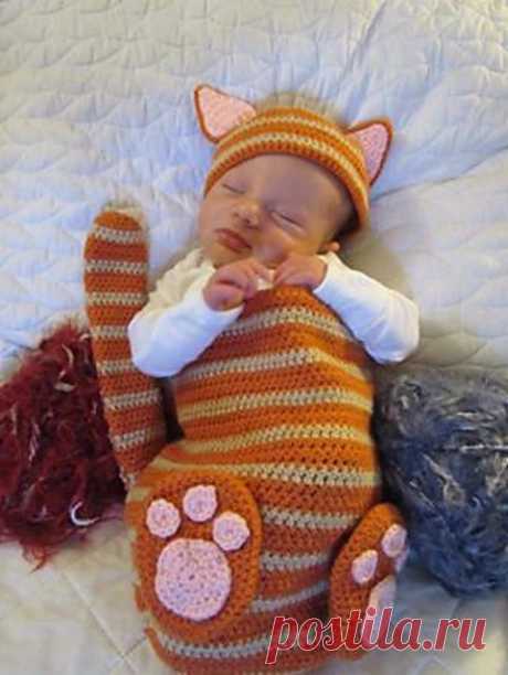 Ravelry: Cat Baby Cocoon Hat & Bootie Set pattern by Chi Krneta