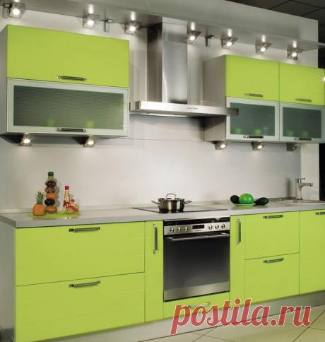 Интерьер кухни в оливково-лимонных тонах