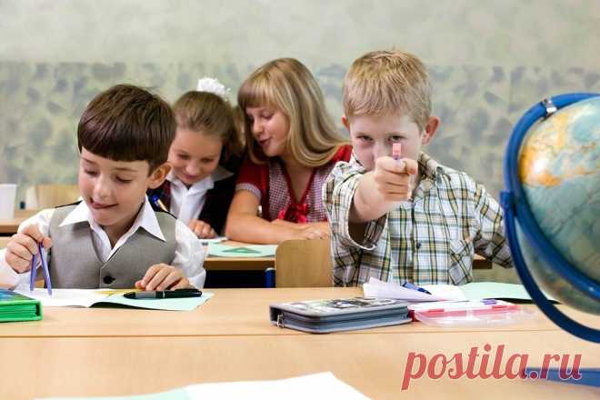 Нельзя выгонять из класса и оставлять после уроков: что может сделать педагог, если школьник срывает учебный процесс | KP.RU:Комсомольская правда | Дзен