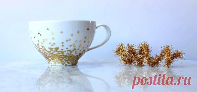 Как декорировать чашку золотыми конфетти