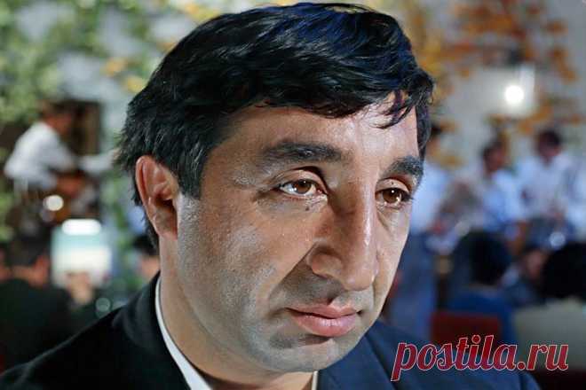 «Я понял, почему миром правят бездарности. Они не пьют и с самого утра начинают заниматься своей карьерой»