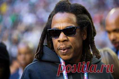 В США захотели праздновать день Jay-Z. В Нью-Йорке захотели объявить 4 декабря днем американского рэпера Jay-Z (настоящее имя — Шон Кори Картер) в честь его дня рождения. С таким предложением выступили члены городского совета Нью-Йорка. Рэпер родился в Бруклине и вырос в районе Бедфорд-Стайвесант. Он рассказывал о том, что мать привила ему любовь к музыке.