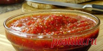 20 соусов, которые сделают ваши блюда вкуснее, чем в ресторане

Самое простое блюдо может совершенно по-новому звучать в дуэте с оригинальным соусом. Дополните им мясо, курицу, рыбу или овощные закуски. Традиционно к конкретному рецепту подбирают отдельные виды соусов, но лучше всего ориентироваться на свой собственный вкус. Освойте каждый из этих рецептов, и вас признают лучшим кулинаром в компании.


Пряный соус по турецки

Отлично оттеняет мясо и любые блюда из курицы. ...