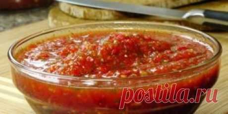 20 соусов, которые сделают ваши блюда вкуснее, чем в ресторане

Самое простое блюдо может совершенно по-новому звучать в дуэте с оригинальным соусом. Дополните им мясо, курицу, рыбу или овощные закуски. Традиционно к конкретному рецепту подбирают отдельные виды соусов, но лучше всего ориентироваться на свой собственный вкус. Освойте каждый из этих рецептов, и вас признают лучшим кулинаром в компании.


Пряный соус по турецки

Отлично оттеняет мясо и любые блюда из курицы. ...