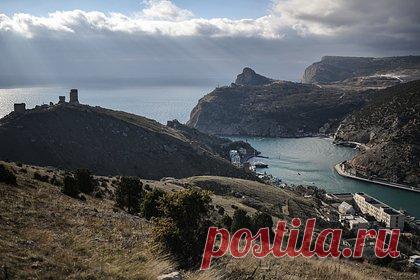 Офицер ЦРУ напомнил Белому дому историю Крыма. Офицер ЦРУ в отставке Филип Джиральди напомнил Белому дому историю Крыма и произвел впечатление на американского журналиста, заявив, что полуостров находился в составе России еще при императрице Екатерине Великой в XVII веке. Он упрекнул Белый дом в незнании истории из-за поддержки притязаний Киева на Крым.