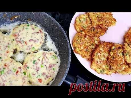 Минутная Вкуснота на завтрак
3 шт яйцо 
Колбаса 100 гр любая 
1 шт помидор 
Зеленый лук зелень по вкусу 
200 мл кефир или молоко 
Соль +перец по вкусу 
50 гр сыра тертого 
Мука 80 гр (0.5ст)

Раст масло для обжарки 
Обжарить на среднем огне по 4-5 минут