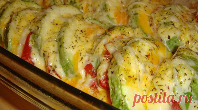 Кабачки с помидором и сыром в духовке.